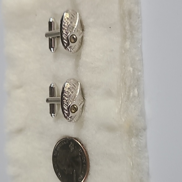 Cufflink - Picture 1 of 2